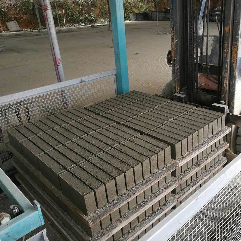 Máquina para fazer blocos de pavimentação: revolucionando as máquinas de concreto na indústria de manufatura