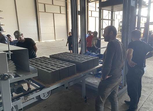 UNIK lança linha de máquinas totalmente automáticas para fabricação de blocos de concreto no Extremo Oriente da Rússia