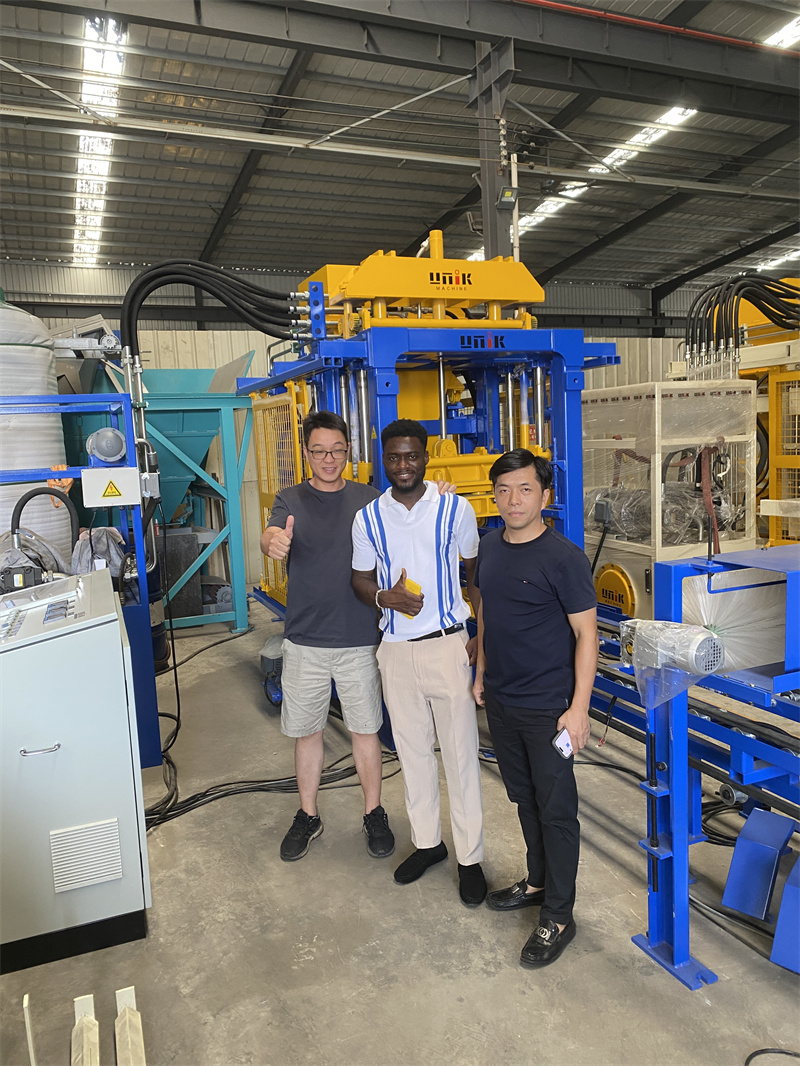 Visita emocionante de Gana: tour pela máquina de blocos de concreto e intenção de compra