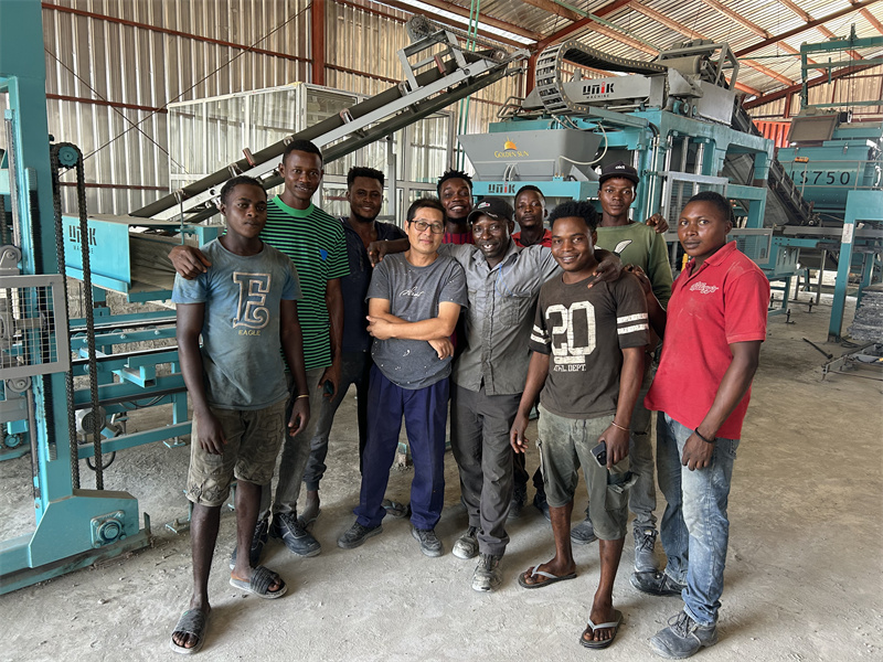 Máquina de moldagem de blocos de concreto à venda na Nigéria: UNIK Machinery se destaca