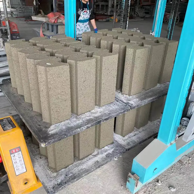 As vantagens e aplicações das máquinas de blocos automáticos na indústria da construção