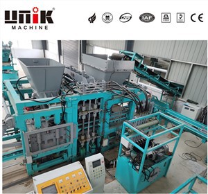 Máquina para fabricar tijolos de cimento totalmente automática
